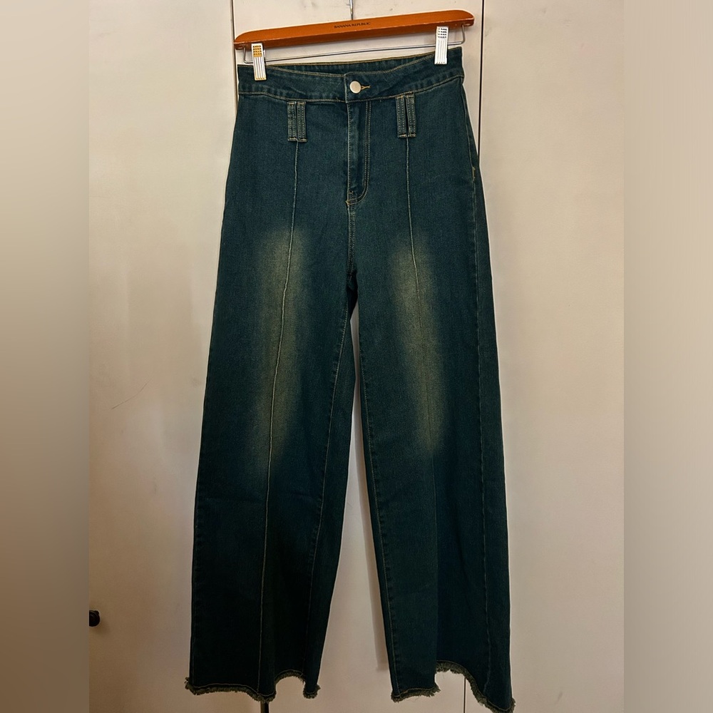 JEANS WITH FRINGE EDGE